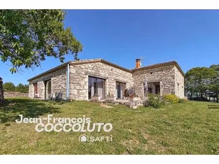 belle maison d'archi en pierre avec grand volumes