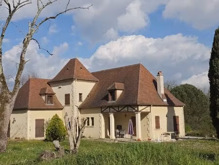 propriété périgourdine spacieuse de caractère avec dépendance  seconde maison et 1 8 hecta