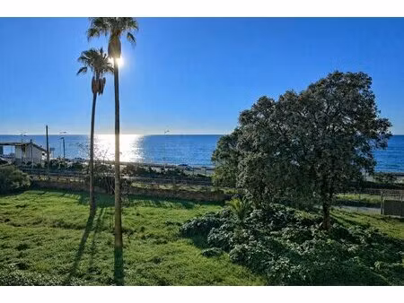 cannes 2p  41 m2  face mer  vue mer avec parking et cave
