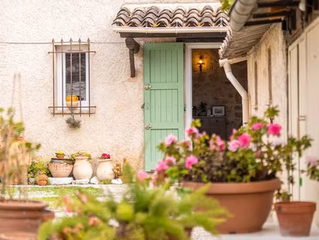 maison de village avec jardin et parkings