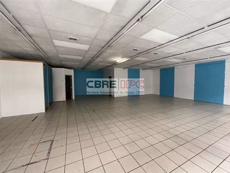 location commerce pau 144 m²