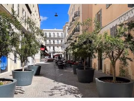 cannes banane : fond de commerce restaurant avec boutique  zone piétonne
