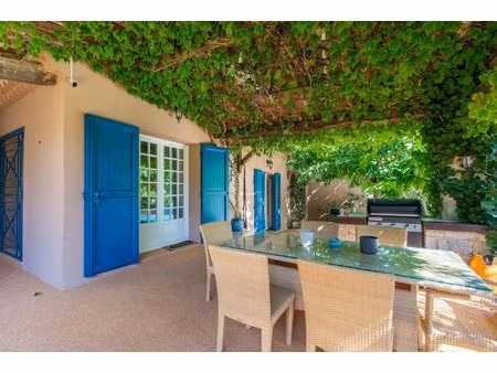 domaine privé du castellet à villefranche-sur-mer  splendide villa de charme avec piscine