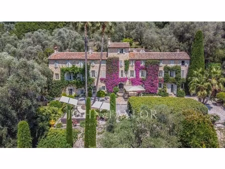 magnifique bastide provençale avec dépendances dans un domaine de 6 hectares