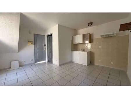 location appartement 2 pièces 28 m² à saint-étienne-de-fontbellon (07200)