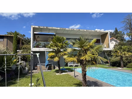 magnifique villa contemporaine de 215m2 avec piscine