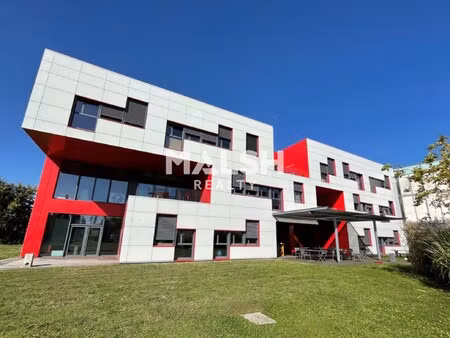 location local professionnel 2 000m²