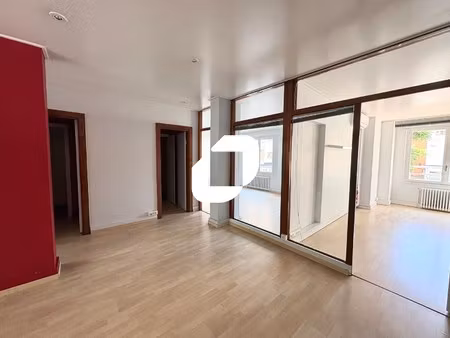 location local professionnel 108m²