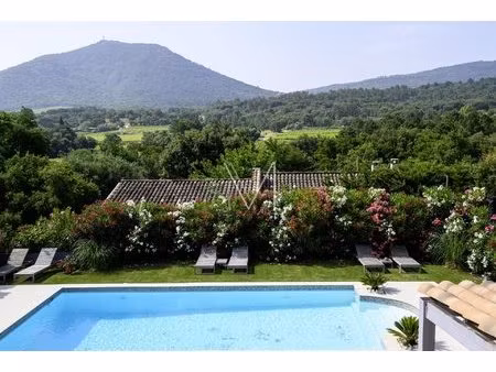 maison entierement renovée  lumineuse de 170m2 avec vue dégagée  proche du village à...