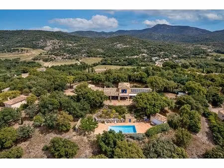 propriété provençale avec vue panoramique  dependance et piscine