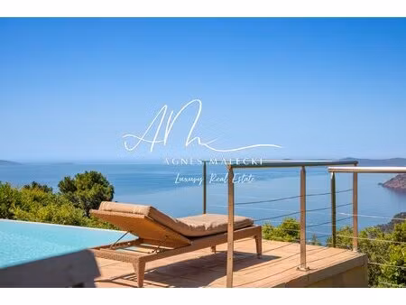 spectaculaire vue sur la mer pour cette propriete au rayol canadel haut