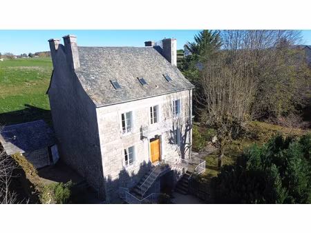 maison en pierre avec terrain et dépendances