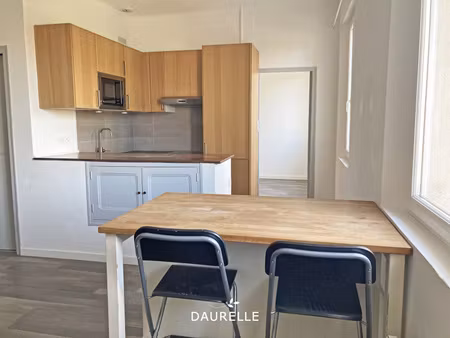 location à noves  appartement meublé avec une chambre et par