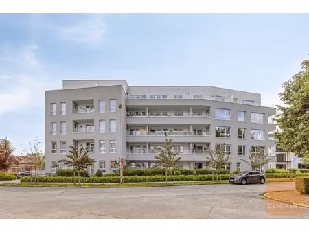 eénslaapkamerappartement met terras in zellik