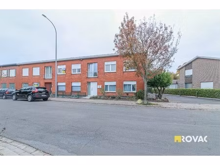 op te frissen appartement met garage!