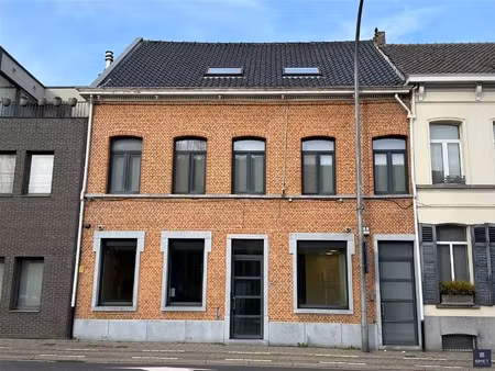 instapklare gezinswoning met handelsruimte