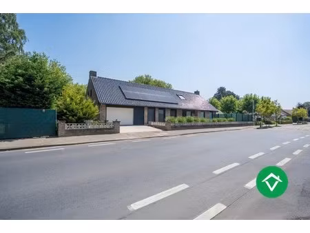 zeer ruime en instapklare woning met veel mogelijkheden te eernegem