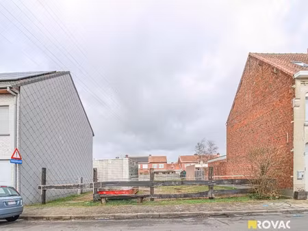 rustig gelegen bouwgrond van 611 m² in woongebied!