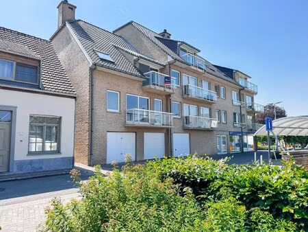instapklaar appartement met garagebox aan de markt van olsene