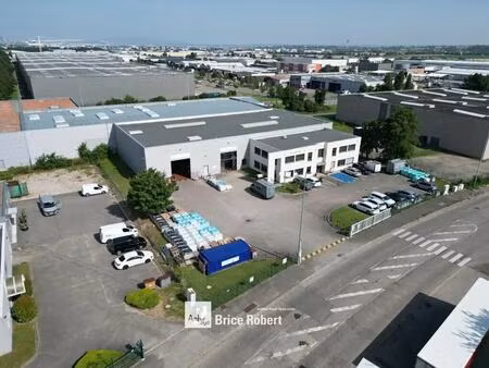 vente local d'activités 1 667 m²