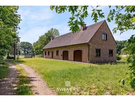 open bebouwing op 4.010 m² rustig gelegen met flexibele indeling en sterke bouw in paal