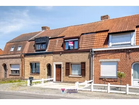 charmante gesloten woning met zonnige tuin en garage