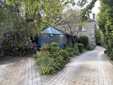 ruime woning met kantoor en prachtige tuin op toplocatie