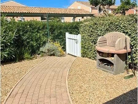 a vendres - plage- villa t3 avec jardin dans une résidence sécurisée avec piscine