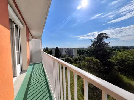 appartement traversant t3 avec balcon filant  place de stationnement et grande cave