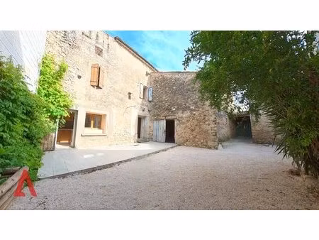 maison incroyable avec cour intérieure et dépendance.