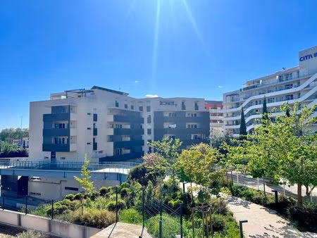 appartement t3 avec ascenseur  stationnement privatif et terrasse