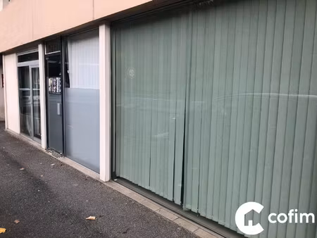 location local professionnel 55m² pau 64000