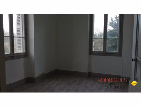 location appartement 4 pièces 77m² poitiers 86000