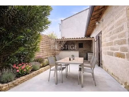 charmante maison de ville au cœur de marsillargues calme  extérieur et garage