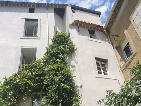 maison de ville divisée en 2 appartements avec 2 extérieurs