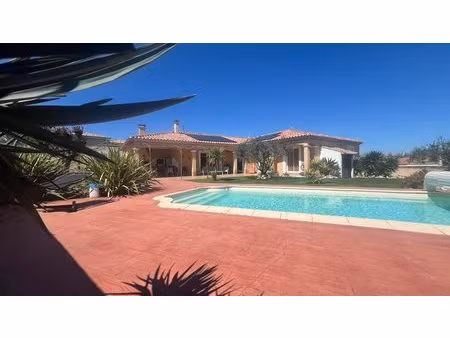 villa plain pied avec piscine  garage et t2 independant-