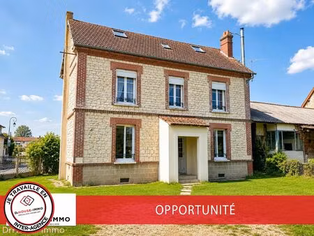 belle maison de caractère idéalement située à deux pas de toutes les commodités  gare de v