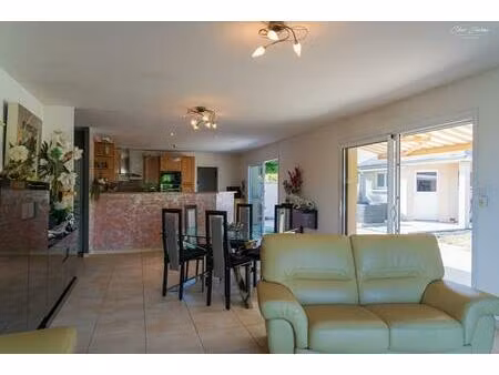 maison de plain-pied conviviale et spacieuse . proche tours nord