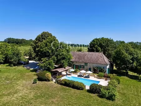charmante maison en pierre avec piscine dans un cadre idyllique au cœur des vignobles ...