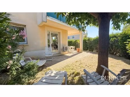 orange  appartement t2 avec jardin et garage résidence fermée au calme proche du...