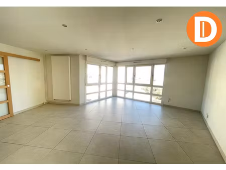 location appartement 3 pièces 83m²