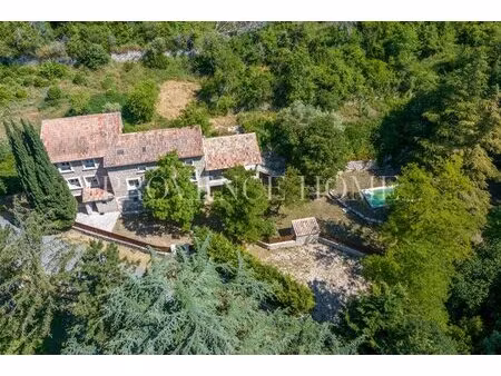 a vendre propriete a pied du centre du village de bonnieux  luberon provence