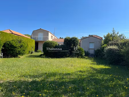 maison prefailles   4 chambres  terrain piscinable