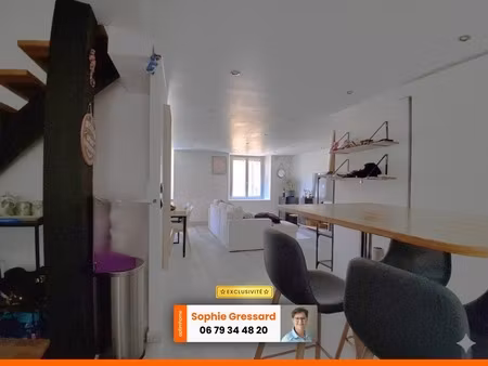 rare ! duplex esprit maison 70 m²  2 chambres  climatisé  sans charge ! centre bourg saint
