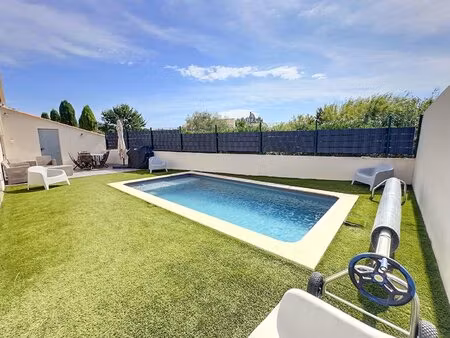 maison de plain-pied à vendre à paradou avec 3 chambres  piscine et abri attenant  au...