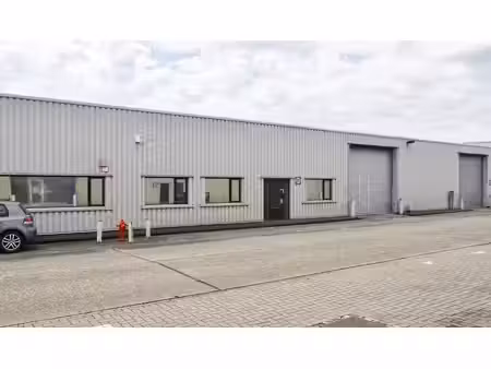 magazijn met ingericht kantoor te huur in het industriepark te malle