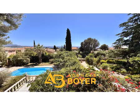exclusivité bandol - élégante propriété de charme de 220m2