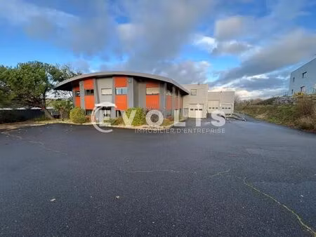 vente local d'activités 1 980 m²