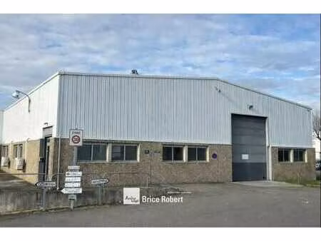 vente local d'activités 1 040 m²