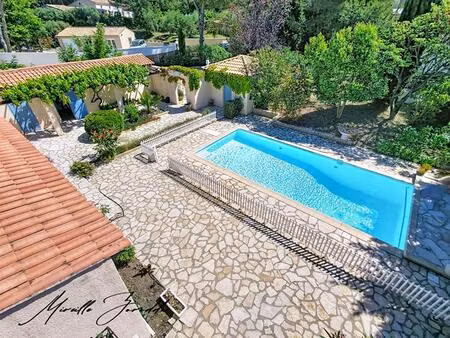 a vendre beaucaire maison de 134m² avec 4 chambres piscine  garage et annexe